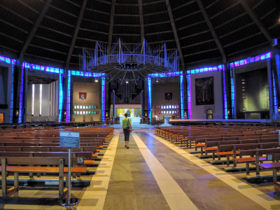 Liverpool_Metropolitan_Cathedral_interior_Wiki_IIya_Kuzhekin_010116